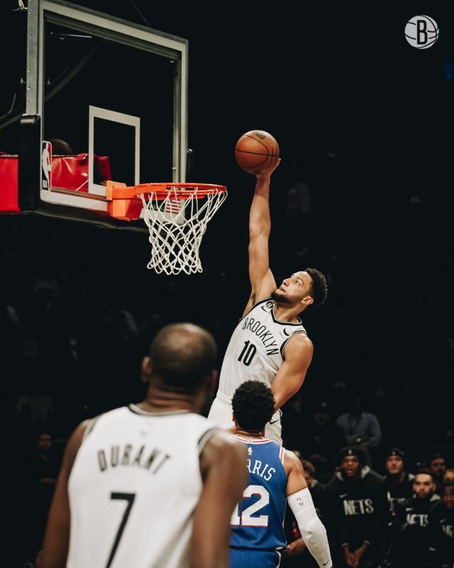 开云体育-有妙传也有尴尬出手 西蒙斯复出不紧张、很兴奋!